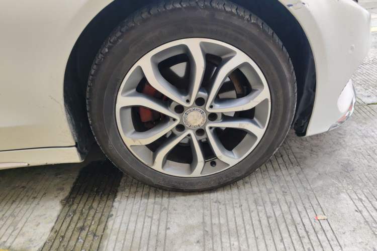 Used Mercedes-Benz C-Class 2016 C 180 L Sport Edition Right Front Wheel Hub