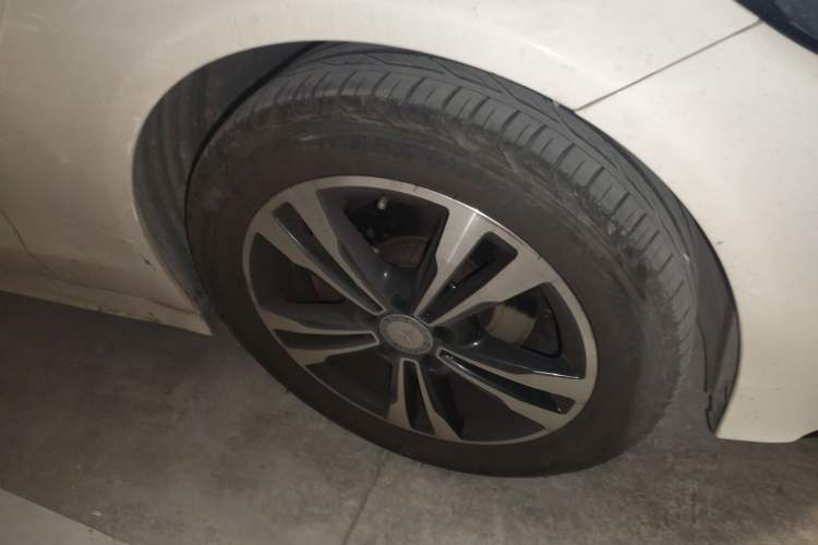 Used Mercedes-Benz C-Class 2016 C 200 Sport Edition Right Front Wheel Hub