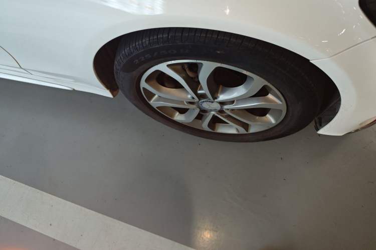 Used Mercedes-Benz C-Class 2016 C 180 L Sport Edition Right Front Wheel Hub