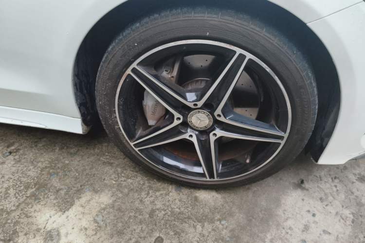 Used Mercedes-Benz C-Class 2016 C 200 Coupe Right Front Wheel Hub