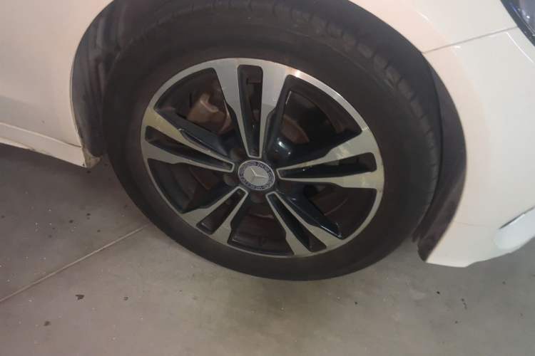 Used Mercedes-Benz C-Class 2016 C 200 Sport Edition Right Front Wheel Hub