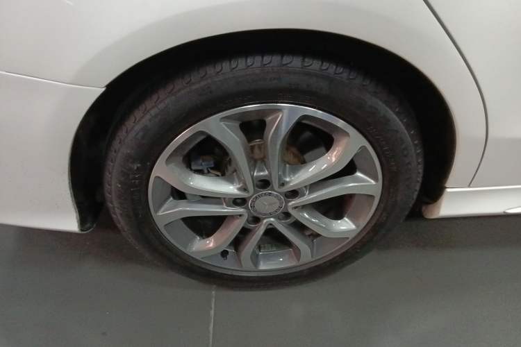 Used Mercedes-Benz C-Class 2016 C 180 L Sport Edition Right Rear Wheel Hub