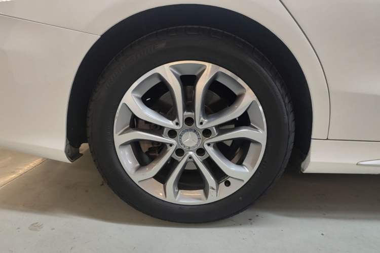 Used Mercedes-Benz C-Class 2016 C 180 L Sport Edition Right Rear Wheel Hub
