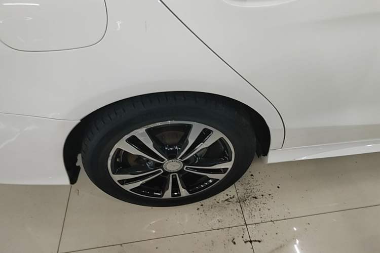 Used Mercedes-Benz C-Class 2016 C 200 Sport Edition Right Rear Wheel Hub