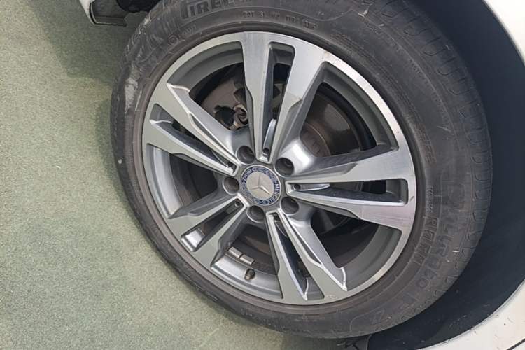 Used Mercedes-Benz C-Class 2016 C 180 L Sport Edition Right Rear Wheel Hub