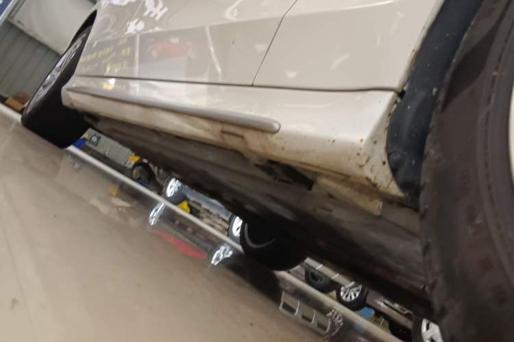 Used Mercedes-Benz C-Class 2016 C 200 L 4MATIC Sport Edition Right Side Sill
