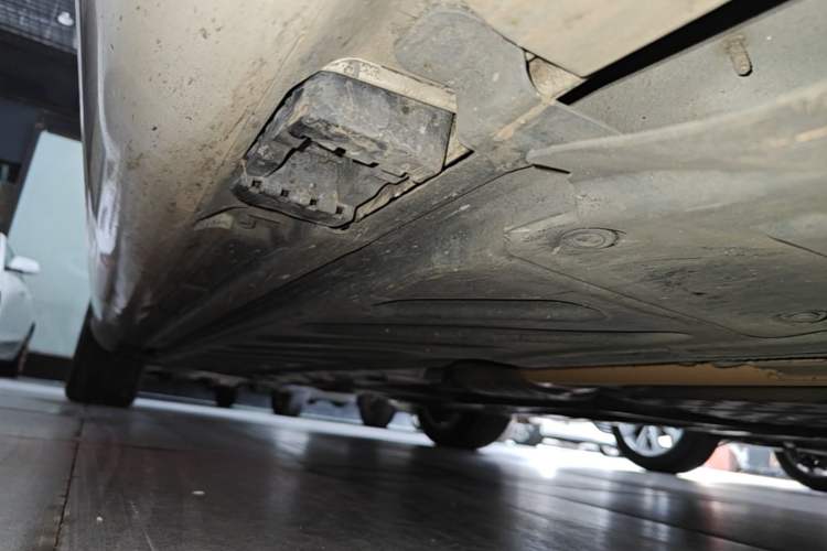 Used Mercedes-Benz C-Class 2016 C 200 L Right Side Sill