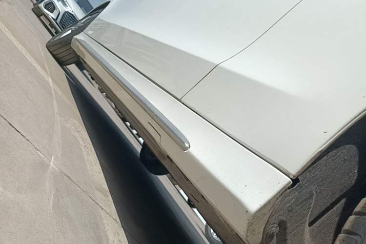 Used Mercedes-Benz C-Class 2016 C 200 L Sport Edition Right Side Sill