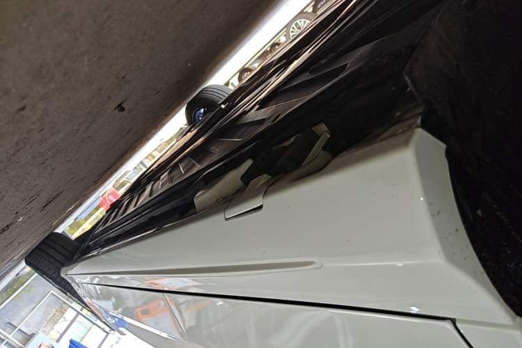 Used Mercedes-Benz C-Class 2016 C 200 Sport Edition Right Side Sill