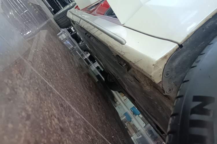 Used Mercedes-Benz C-Class 2016 C 180 L Sport Edition Right Side Sill