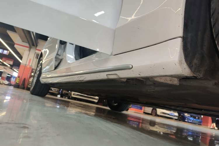Used Mercedes-Benz C-Class 2016 C 180 L Sport Edition Right Side Sill