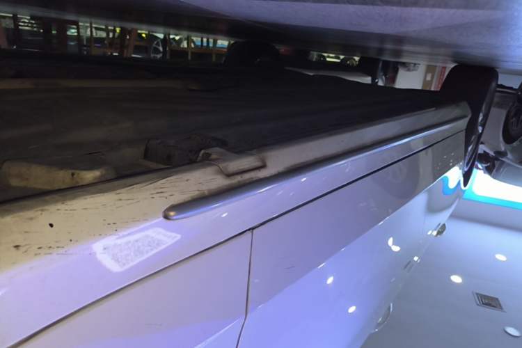Used Mercedes-Benz C-Class 2016 C 200 L Sport Edition Right Side Sill