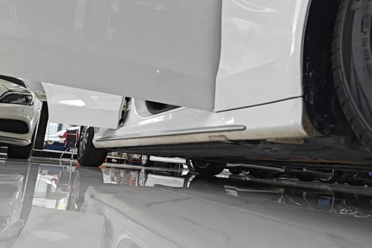 Used Mercedes-Benz C-Class 2016 C 200 L Sport Edition Right Side Sill