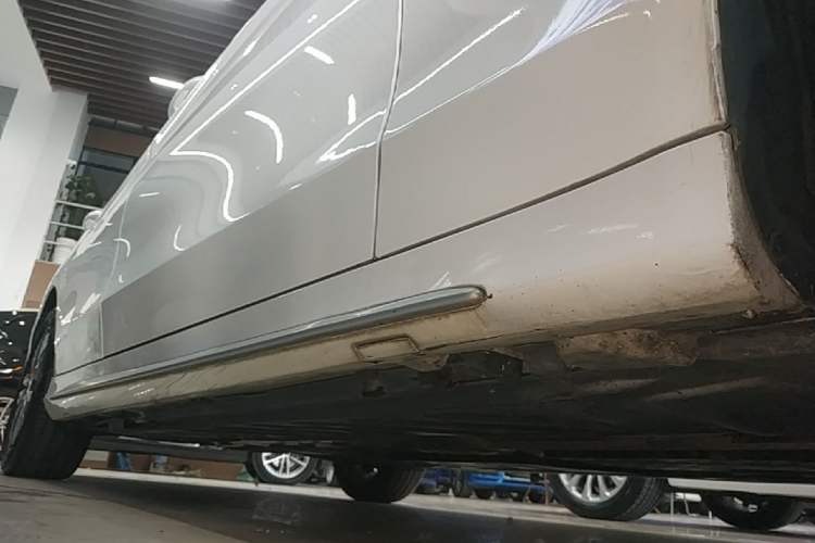 Used Mercedes-Benz C-Class 2016 C 200 L Sport Edition Right Side Sill