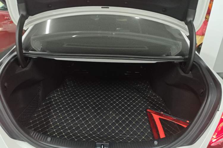 Used Mercedes-Benz C-Class 2016 C 200 L Sport Edition Trunk