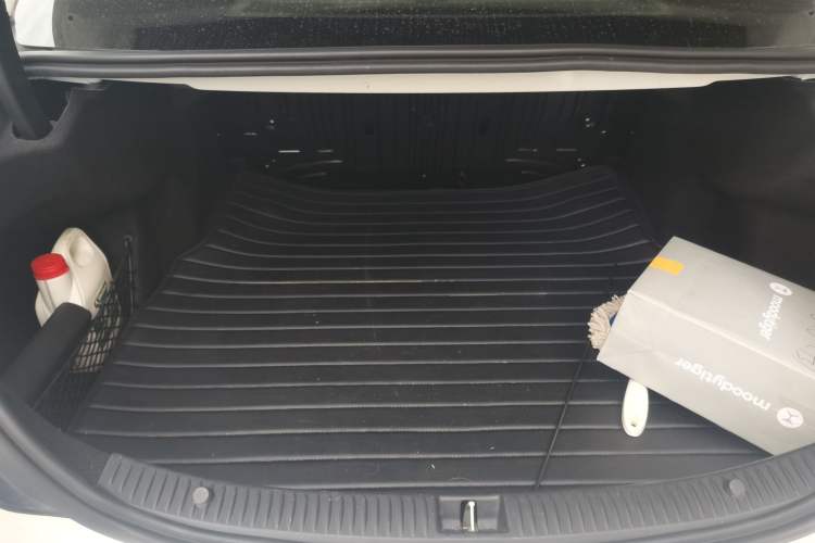 Used Mercedes-Benz C-Class 2016 C 200 L 4MATIC Sport Edition Trunk