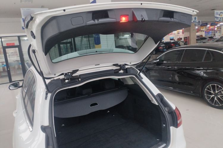 Used Mercedes-Benz C-Class 2016 C 180 Estate Trunk