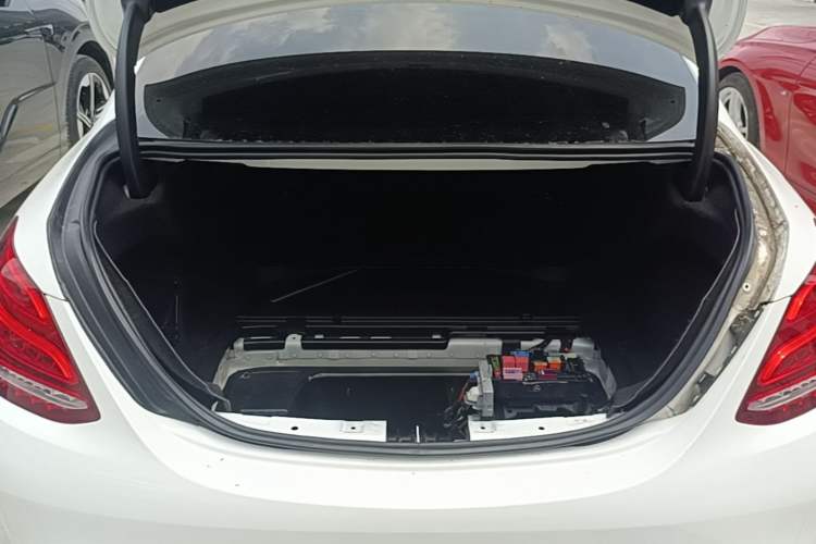 Used Mercedes-Benz C-Class 2016 C 200 Sport Edition Trunk