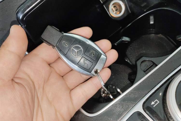 Used Mercedes-Benz C-Class 2016 C 200 L Sport Edition Vehicle Key