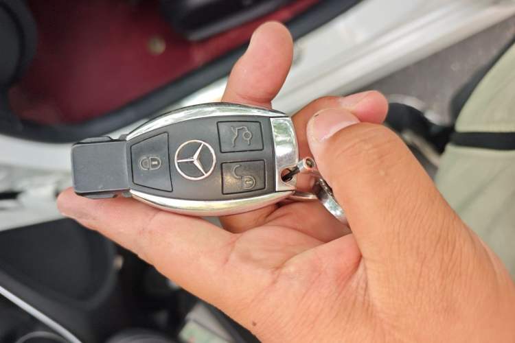 Used Mercedes-Benz C-Class 2016 C 200 L Sport Edition Vehicle Key