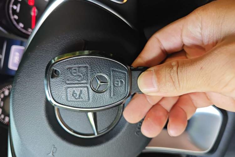 Used Mercedes-Benz C-Class 2016 C 180 L Sport Edition Vehicle Key