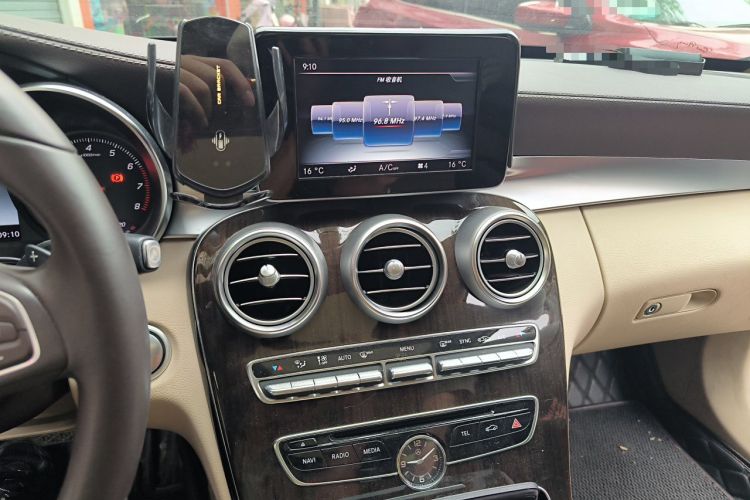 Used Mercedes-Benz C-Class 2017 Facelift C 200 L Audio And AC Panel