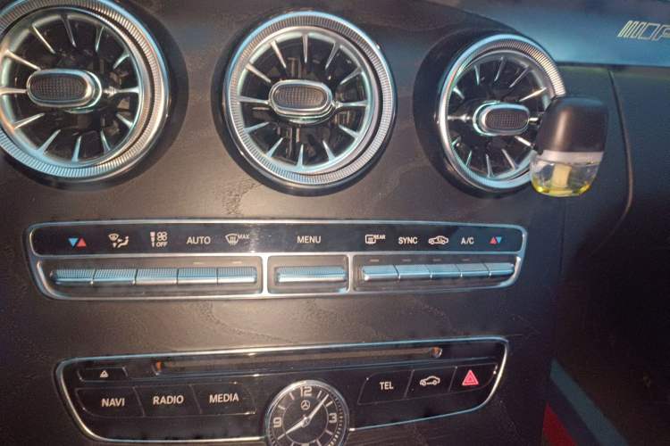 Used Mercedes-Benz C-Class 2017 Facelift C 200 L Sport Edition Audio And AC Panel