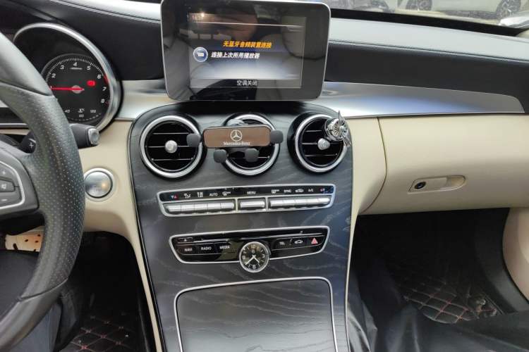 Used Mercedes-Benz C-Class 2017 Facelift C 200 L Sport Edition Audio And AC Panel