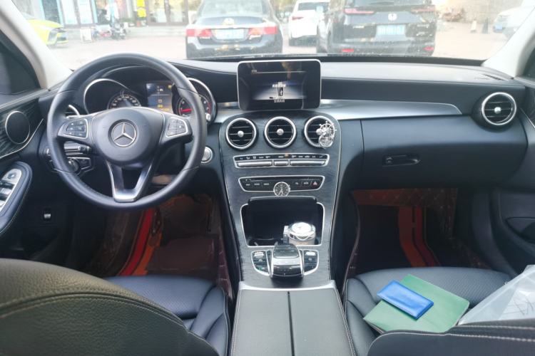 Used Mercedes-Benz C-Class 2017 Facelift C 200 L Sport Edition Center Console