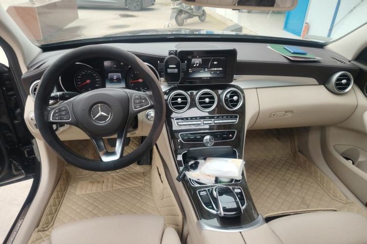 Used Mercedes-Benz C-Class 2017 Facelift C 200 L Center Console
