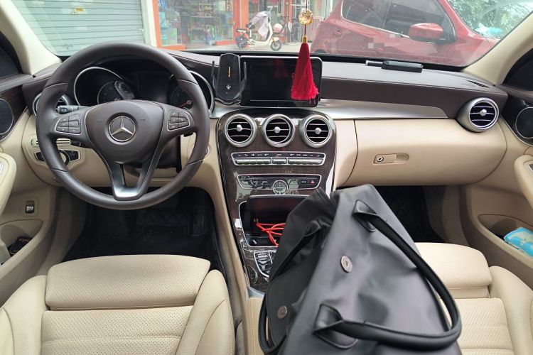 Used Mercedes-Benz C-Class 2017 Facelift C 200 L Center Console