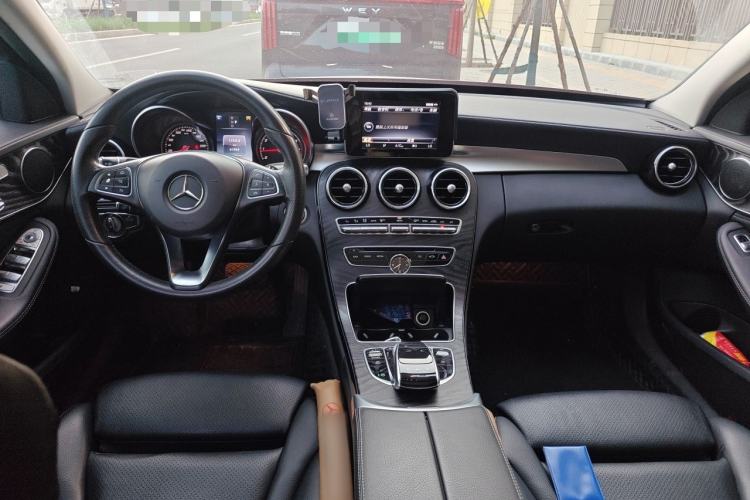 Used Mercedes-Benz C-Class 2017 Facelift C 200 L Sport Edition Center Console