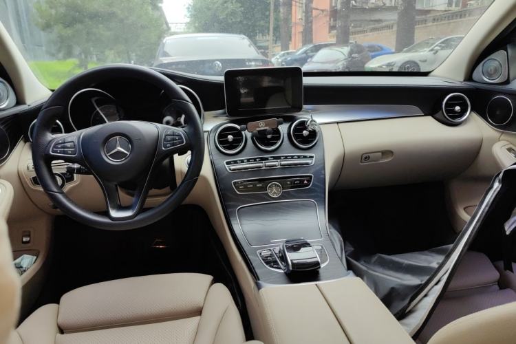 Used Mercedes-Benz C-Class 2017 Facelift C 200 L Sport Edition Center Console