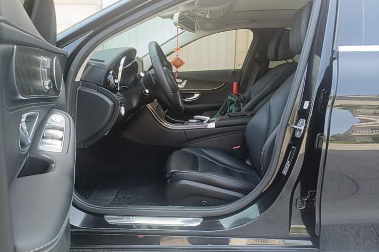 Used Mercedes-Benz C-Class 2017 Facelift C 200 L Sport Edition Driver Seat
