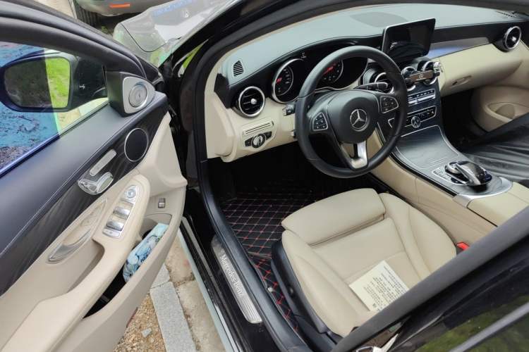 Used Mercedes-Benz C-Class 2017 Facelift C 200 L Sport Edition Driver Seat
