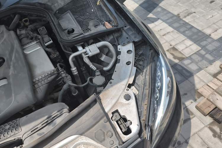 Used Mercedes-Benz C-Class 2017 C 200 L Sport Edition Engine Bay Left