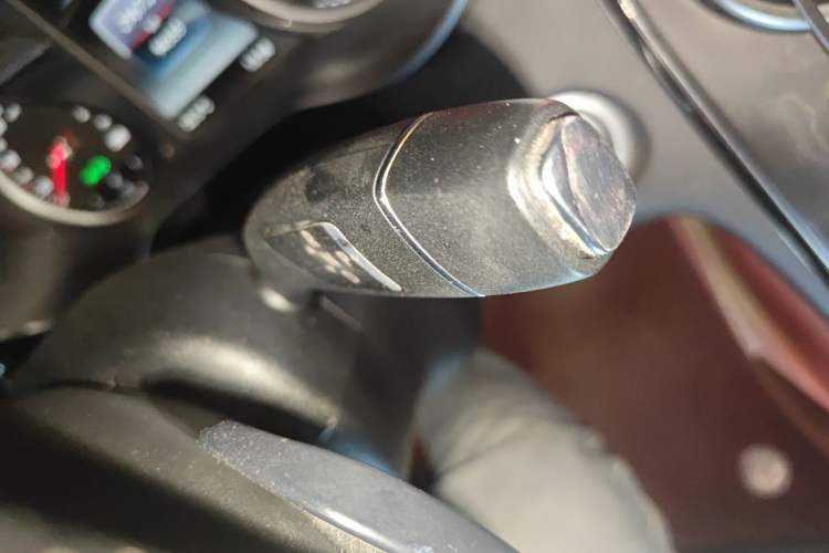 Used Mercedes-Benz C-Class 2017 Facelift C 200 L Sport Edition Gear Lever