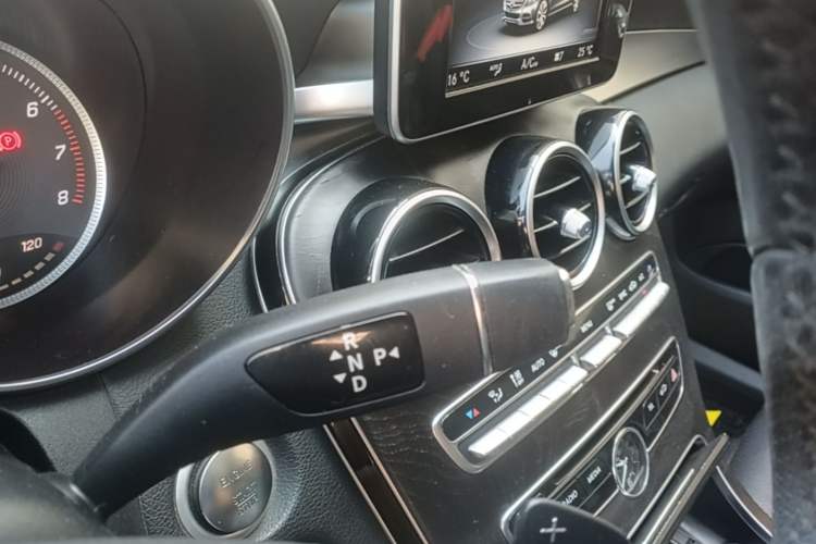 Used Mercedes-Benz C-Class 2017 Facelift C 200 L Sport Edition Gear Lever