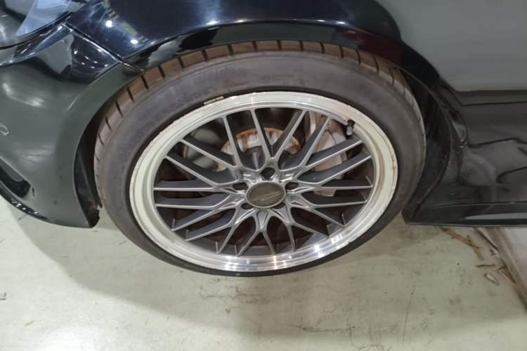 Used Mercedes-Benz C-Class 2017 Restyled C 200 Sport Edition Left Front Wheel Hub