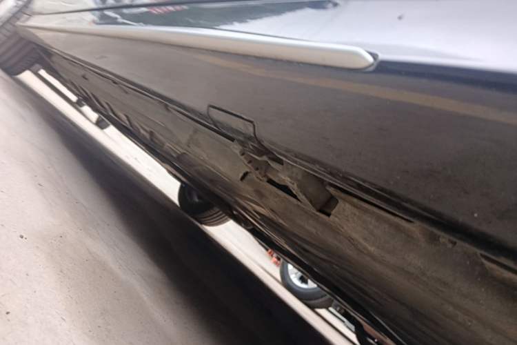 Used Mercedes-Benz C-Class 2017 C 200 L Sport Edition Left Side Sill