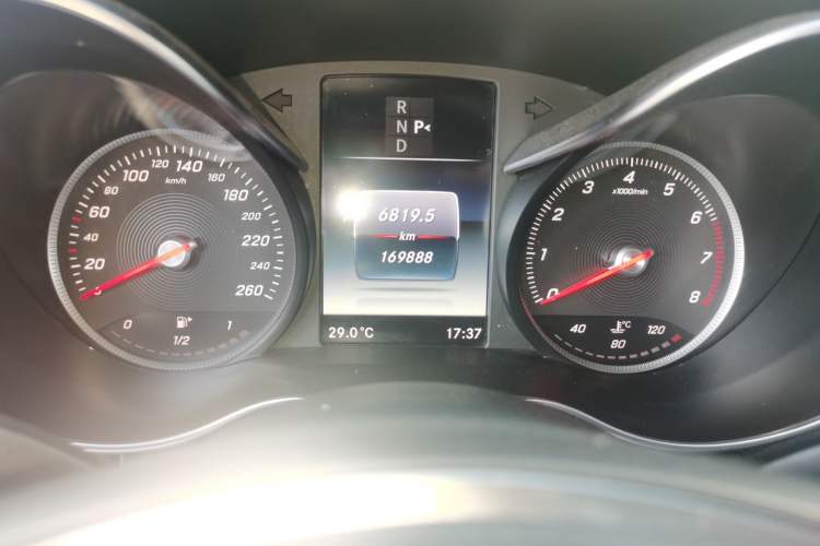 Used Mercedes-Benz C-Class 2017 Facelift C 200 L Sport Edition Odometer Close Up