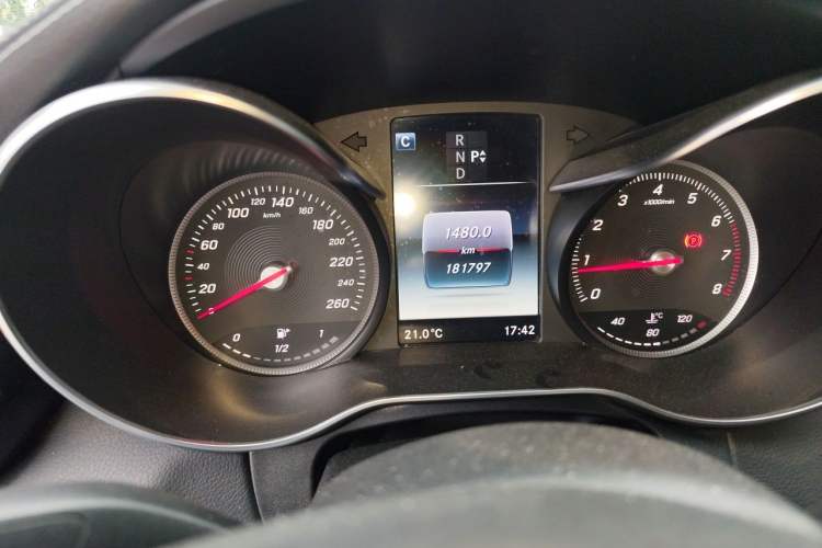 Used Mercedes-Benz C-Class 2017 C 200 L Sport Edition Odometer Close Up