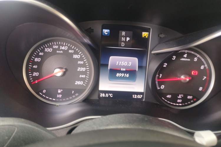 Used Mercedes-Benz C-Class 2017 Facelift C 200 L Sport Edition Odometer Close Up