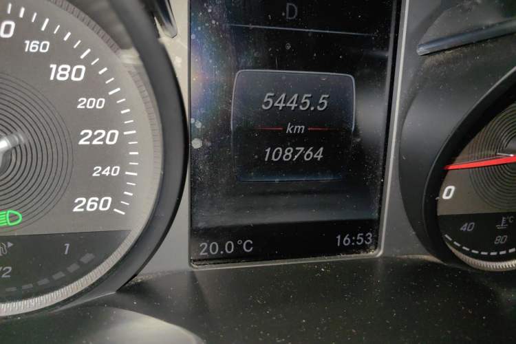 Used Mercedes-Benz C-Class 2017 C 180 L Sport Edition Odometer Close Up