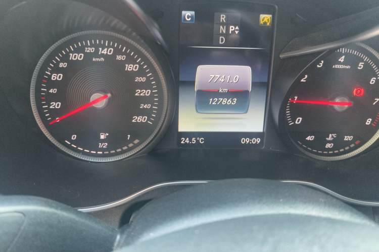 Used Mercedes-Benz C-Class 2017 Facelift C 200 L Sport Edition Odometer Close Up