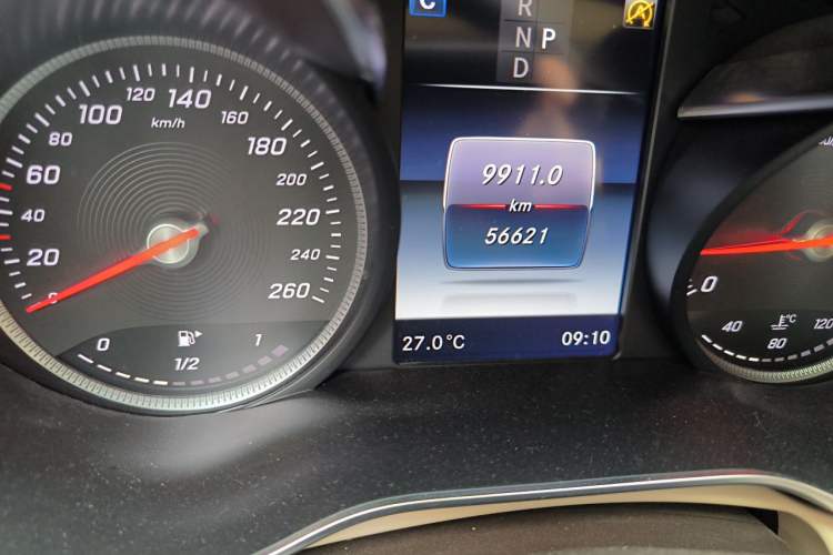 Used Mercedes-Benz C-Class 2017 Facelift C 200 L Odometer Close Up