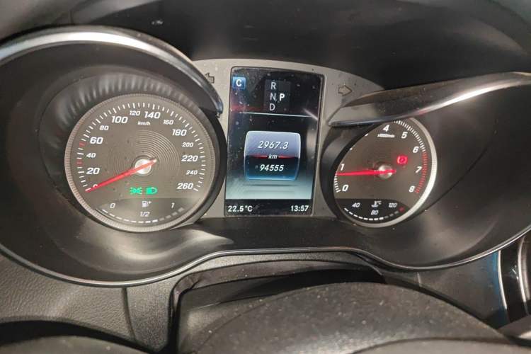Used Mercedes-Benz C-Class 2017 Facelift C 200 L Sport Edition Odometer Close Up