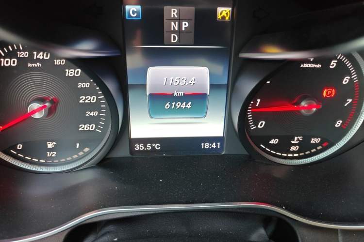 Used Mercedes-Benz C-Class 2017 Facelift C 200 L Sport Edition Odometer Close Up