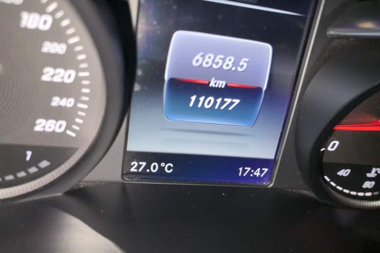 Used Mercedes-Benz C-Class 2017 C 180 L Sport Edition Odometer Close Up