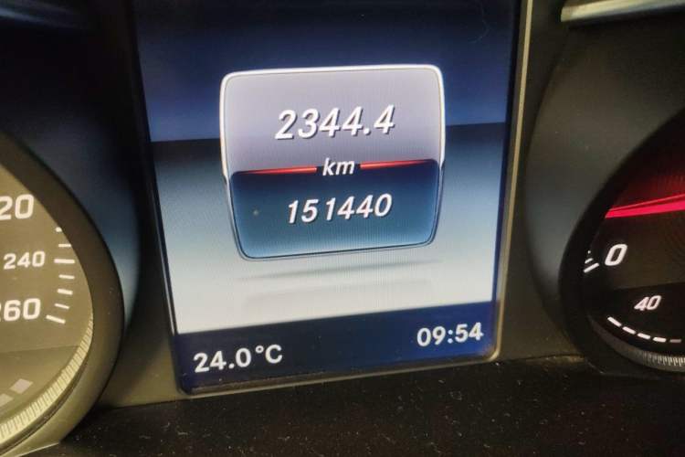 Used Mercedes-Benz C-Class 2017 C 180 L Sport Edition Odometer Close Up